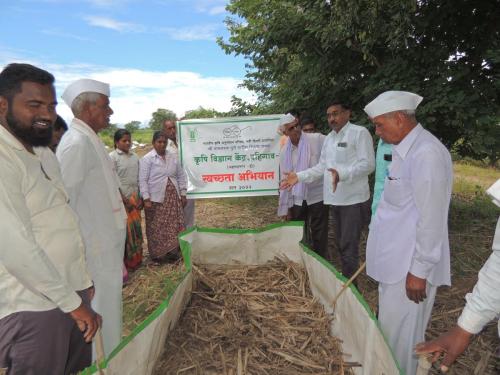 KVK-AHMEDNAGAR-II-Adoption-of-villages-for-Microbial-based-Agricultural-Waste-Management-using-Vermi-compostm-Village-Rakshi